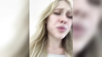 Likachkaa теребит дырочки игрушкой