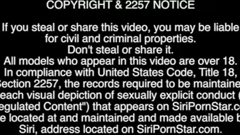 SiriPornstarcom mature skin fucks itself with a phallus