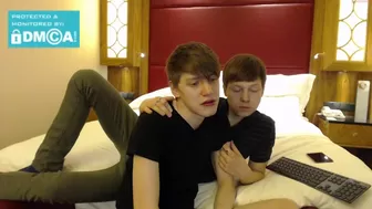 benningtons tasty babe fucks both holes