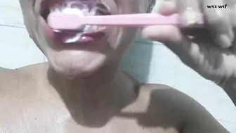 Sexy Teeth Brushing_Ana CHAUDE_1080p