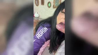 pocahontasoficial  incredible bitch shows off her delicious ass.