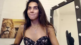 mary_dall cute chick jerks both holes