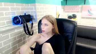 leiavelvet front seat thinks