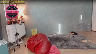 monkeylina petite brunette babe sucking dildo