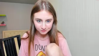 elizabeth_wong fiercely jerking off her fat pussy