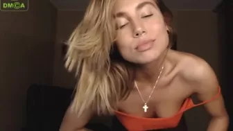 moanamo busty slut brings herself to squirt