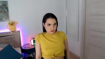 girl_of_yourdreams beauty sensually satisfies her pussy