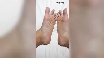 Teenage Girl with Nice Feet getting them Wet and Ready for Footjob_MissToesies_1080p