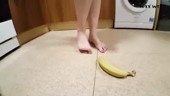 Banana Crushing Barefoot_Camilla Tootsie_720p