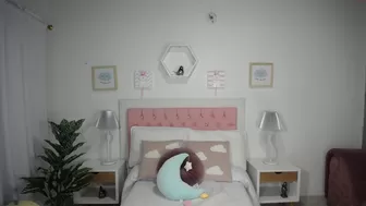 haisha_girl adorable  cam girl  pulls clit