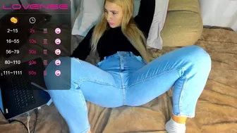 fuckmeded cute bitch shows off her gorgeous body