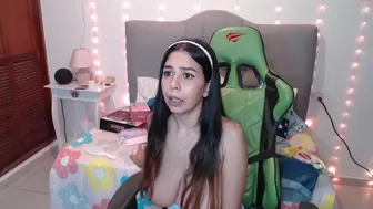 daniela_days watch  petting dildo olyfans