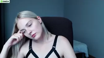 jscarlett hot  girl passionately jerks off her cunt