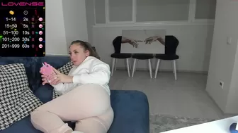 jinbei_ young girl sucks a toy for you2022 webcam