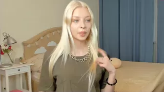 icyprincesss amazing female caresses shaved pussy