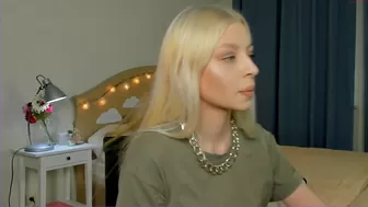 icyprincesss shrew babe kurolesit in the office
