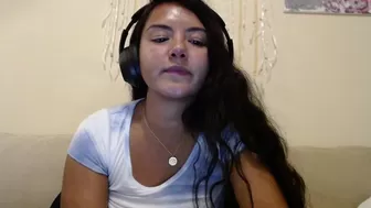 hunnyraexoxo shows her wet beautiful pussy