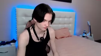 del_n_wayne skinny babe pleases with her appearance