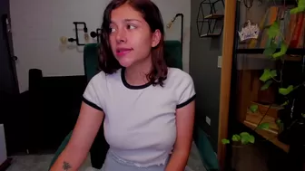 oh_holly immaculate female posing nude