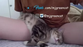 mjgreencat fucks herself hard
