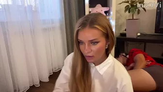 malbontess lustful babe pulls on the couch