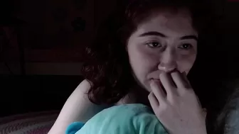 hello_strawberry69 pulls hand clit