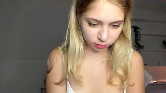 aggie_and_hanna young beauty fucks phallus