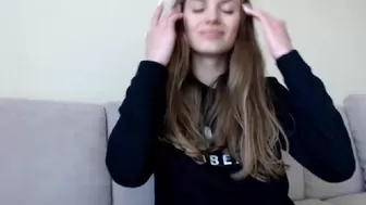 adri_sweetie modest model posing in fries