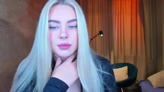 8a8y_nura sexy  pussy play in leather pants