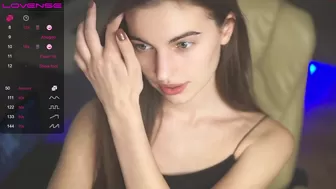 hoolybunny fuck fingers her pussy