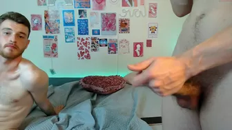 hizgi chic shows shaved holes