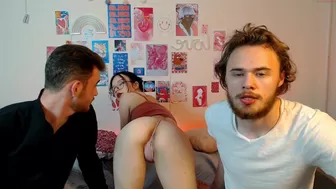 hizgi big ass action opening in a free show