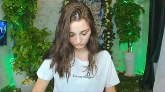 camilla_wayne playful web model fucks with a pink vibrator