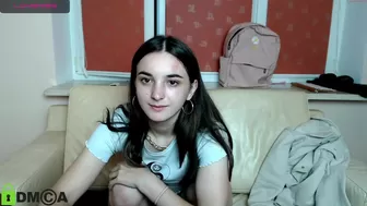 cookieiam whore model shows off her beauty