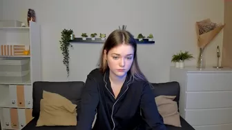 caitlin_bell young slut fucks phallus cunt