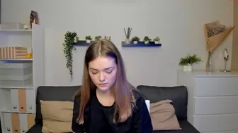 caitlin_bell skinny bitch jerking pussy with phallus