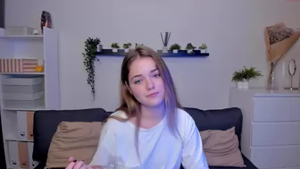 caitlin_bell teen blonde with beautiful wet panties