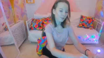 stephanie_evans try to play with my  in the chat room