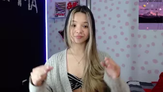 emma18xx_ slim performance live show with beauties