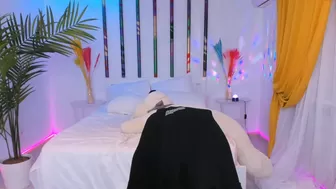 elaine_diaz naked playful neighbor in a live chat show