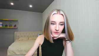 elaine_diaz luxurious female massaging nipples
