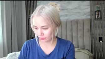 dontbeshybaby  licking sweet wet pussy in online show