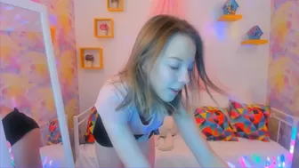 stephanie_evans cute  cam girl  pulls pussy