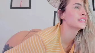 antonia_savatto_ with a toy in the ass