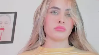 antonia_savatto_ rubbing  with beautiful girl in a live show 2022 webcam