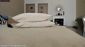 sweeth3llen stroking boobs