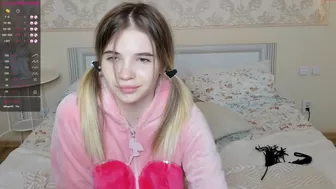 solla_q cute teen fucks in private show