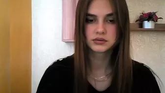 qqlola hot chick strips slut