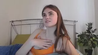 qqlola busty harlot rubbing  pussy