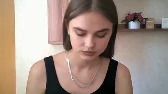 qqlola luxurious babe fucks pussy relish